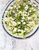 Kålsalat med pære, ærter avocado og feta