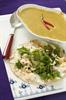 Kokoskarry suppe med rejefyldte brød og pasta